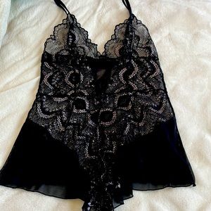 La Vie En Rose- Lace one peace